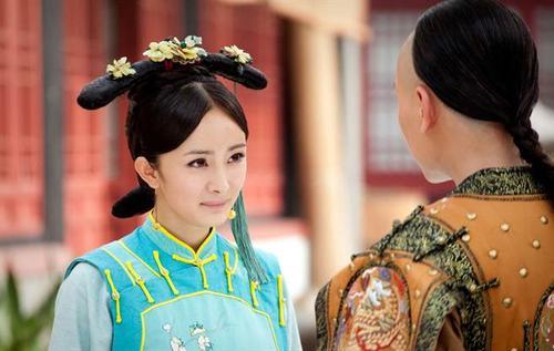 她是康熙朝第三位贵妃，统领后宫22年，家中出了三位大清皇后